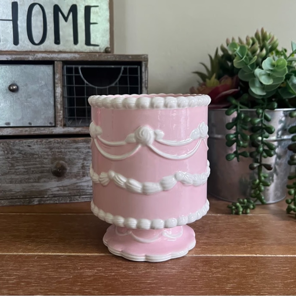 New Ceramic Pink Decorated Cake Makeup Holder - Picture 3 of 4
